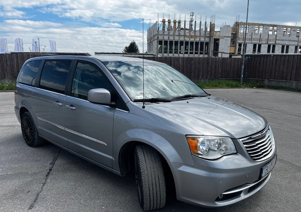 Chrysler Town &amp; Country cena 61200 przebieg: 102748, rok produkcji 2016 z Mysłowice małe 92